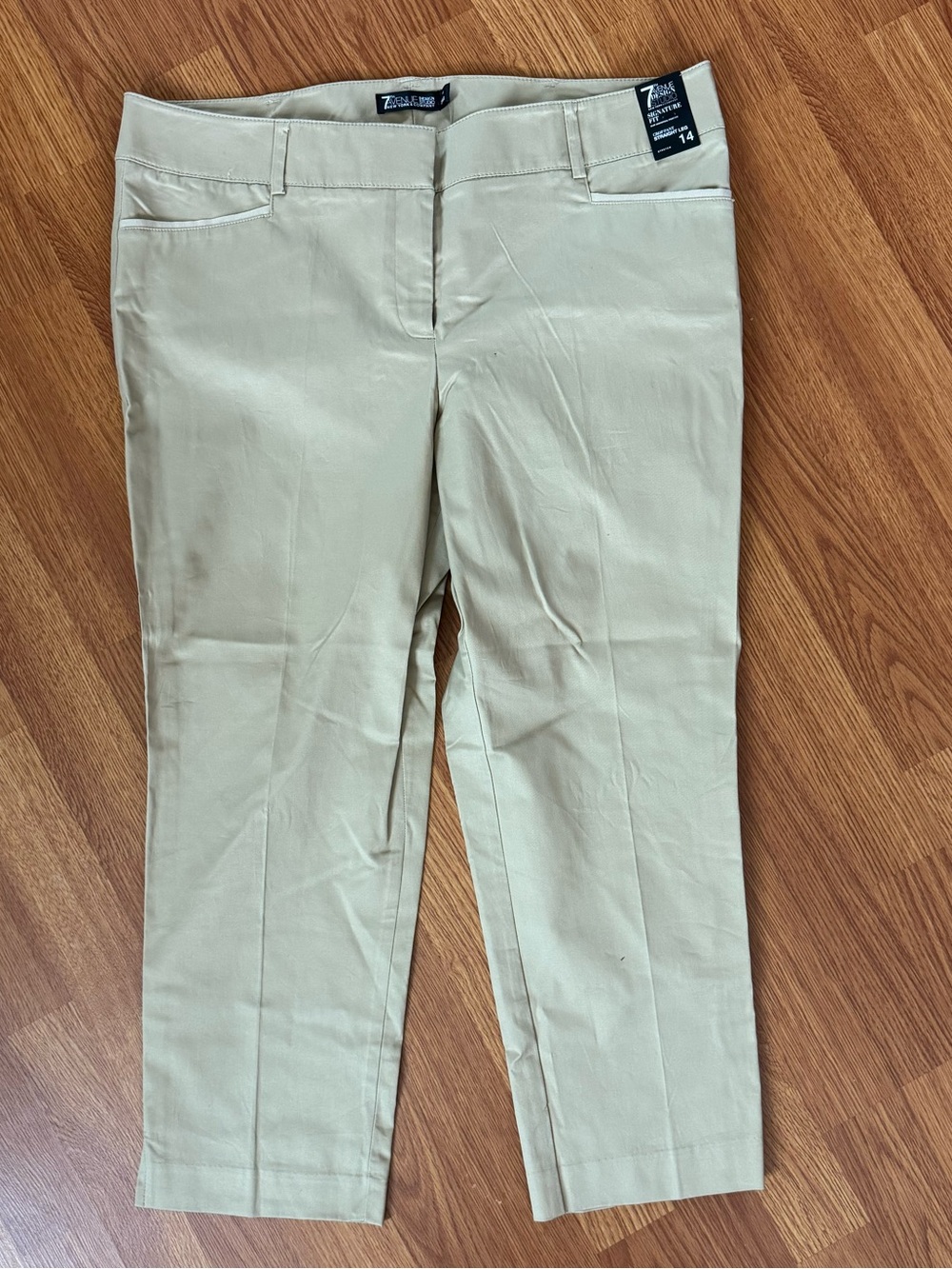 7 For All Mankind Women's Beige Stretch Trouser - Classic Crop